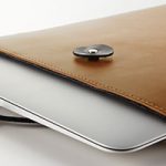 Simplism、MacBook Air / Pro / Retina用本革スリーブ「Book Sleeve Leather」を発売